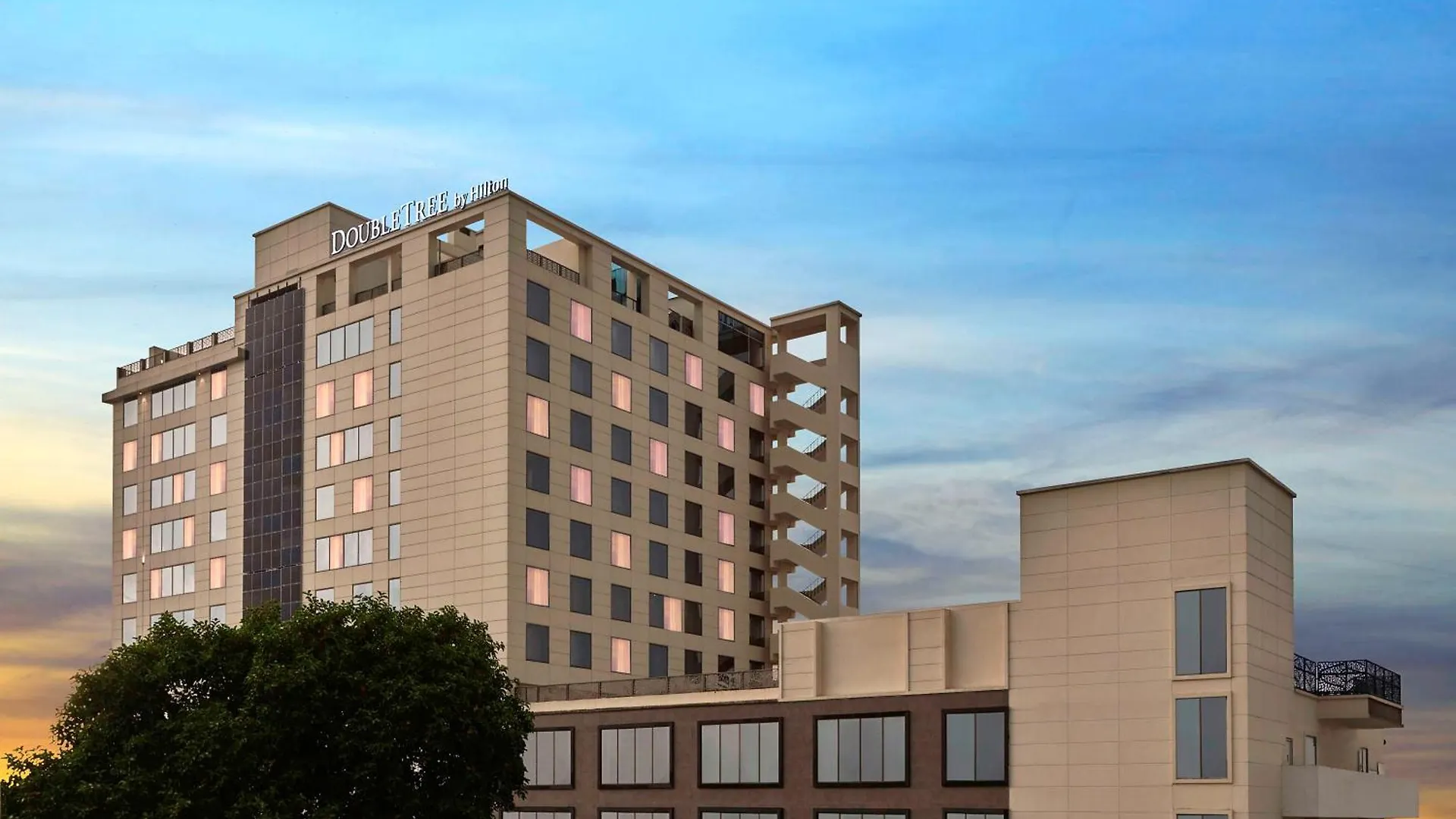 Hotel Doubletree By Hilton Varanasi